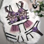 Lingerie de nuit violette