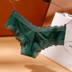 culotte en dentelle de couleur verte