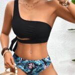 bikini asymétrique noir et bleu