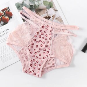 culotte en dentelle florale rose